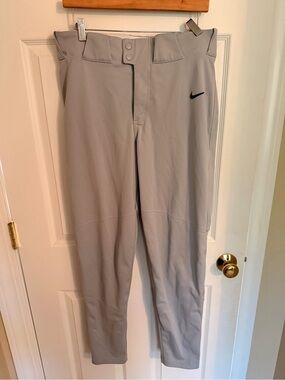 Nike Men’s Light Gray Joggers with Black Swoosh